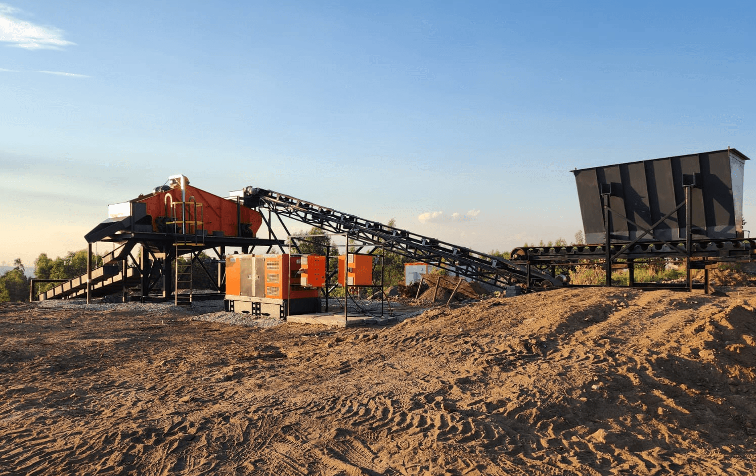Modular gold recovery plant for alluvial wash and hard-rock gravity circuits